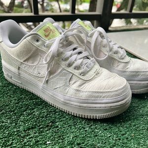 Women’s Nike Tearaways size 9 for sale!